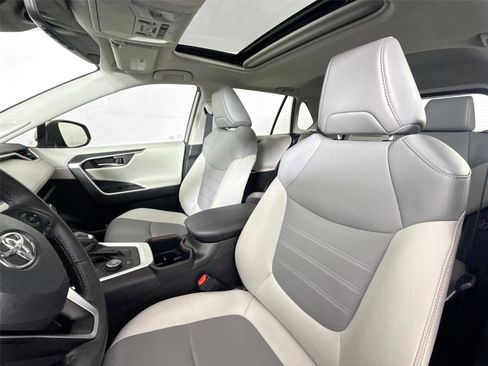 Certified 2022 Toyota RAV4 Limited image 3