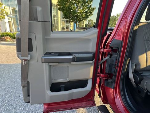 Used 2019 Ford F150 XLT w/ Equipment Group 302A Luxury AWD/4WD image 14