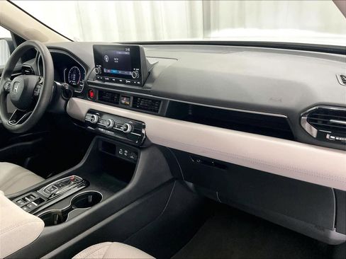 Used 2023 Honda Pilot LX image 14