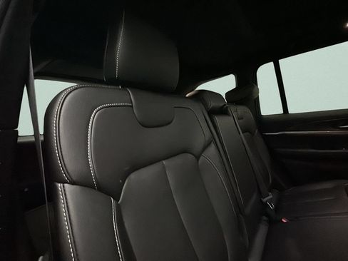 Used 2024 Jeep Grand Cherokee Limited w/ Black Appearance Package AWD/4WD image 18