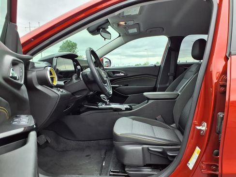 Used 2024 Chevrolet Trax LT w/ Driver Confidence Package FWD image 19