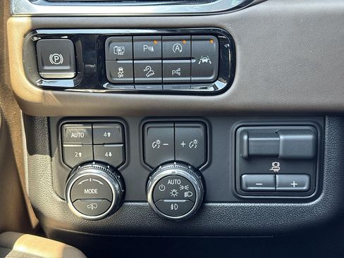 New 2026 GMC Yukon XL Denali Ultimate AWD/4WD image 16