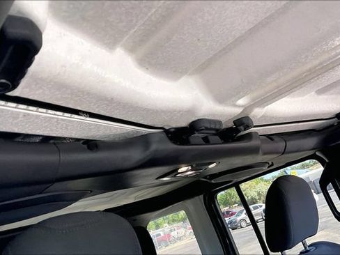 Used 2021 Jeep Wrangler Unlimited Sahara AWD/4WD image 17