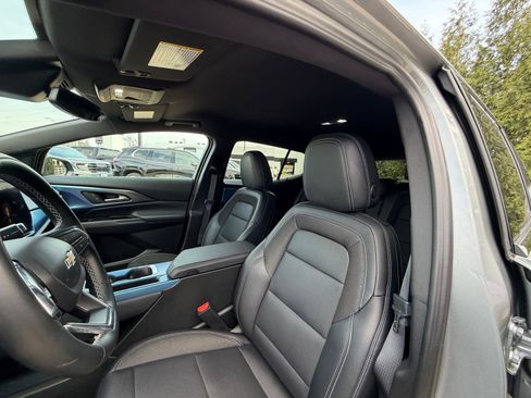 Used 2025 Chevrolet Equinox EV LT w/ Convenience Package image 11