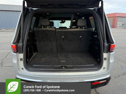 Used 2022 Jeep Wagoneer Series III w/ Flexible Seating Group image 19