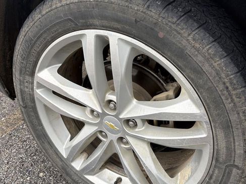 Used 2019 Chevrolet Equinox Premier FWD image 2
