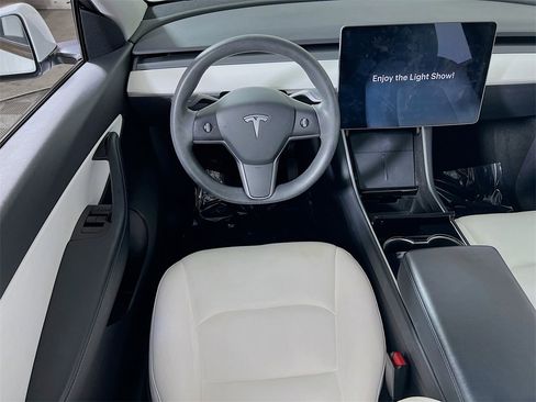 Used 2021 Tesla Model Y Long Range image 21