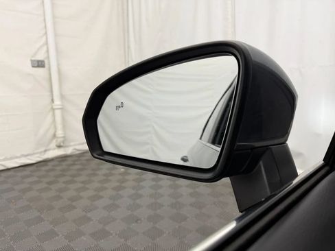 Used 2023 Volkswagen Taos SE AWD/4WD image 16
