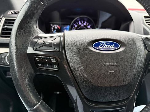 Used 2018 Ford Explorer XLT w/ Equipment Group 202A image 23