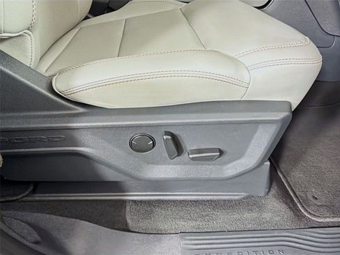 Used 2025 Ford Expedition Max Active AWD/4WD image 37