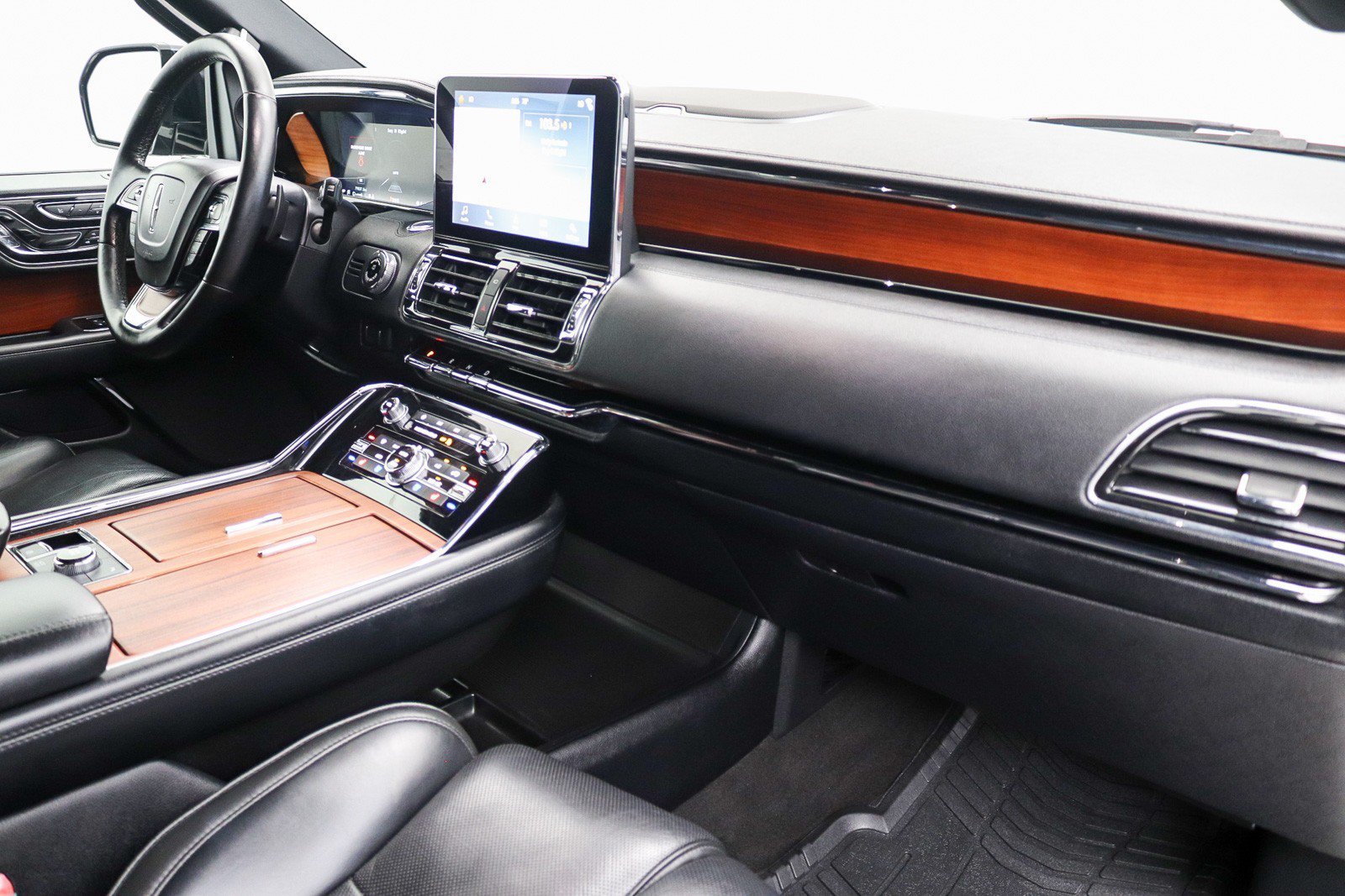 Used 2018 Lincoln Navigator Select w/ Technology Package RWD image 20