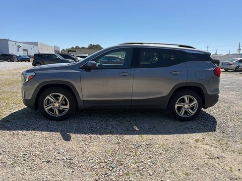 Used 2019 GMC Terrain SLE w/ Driver Convenience Package image 2