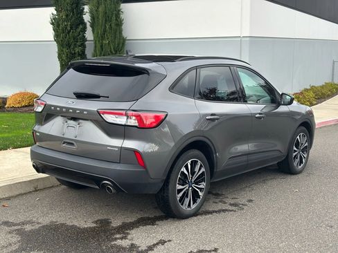 Used 2021 Ford Escape SE w/ SE Sport Appearance Package image 2