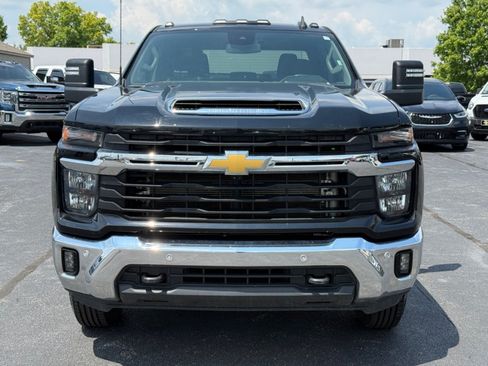 Used 2025 Chevrolet Silverado 3500 LT w/ Safety Package AWD/4WD image 3