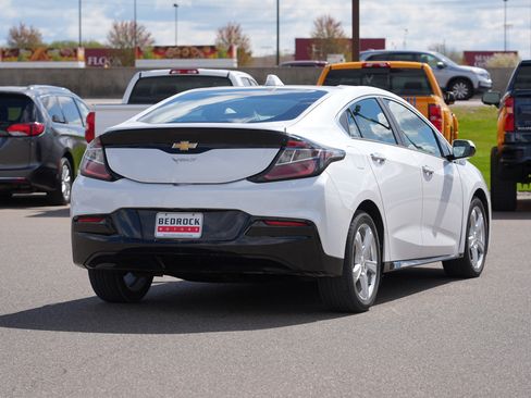Used 2017 Chevrolet Volt LT w/ Comfort Package FWD image 3