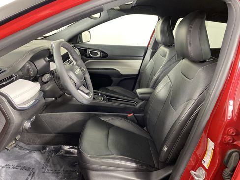 Used 2023 Jeep Compass Limited AWD/4WD image 16