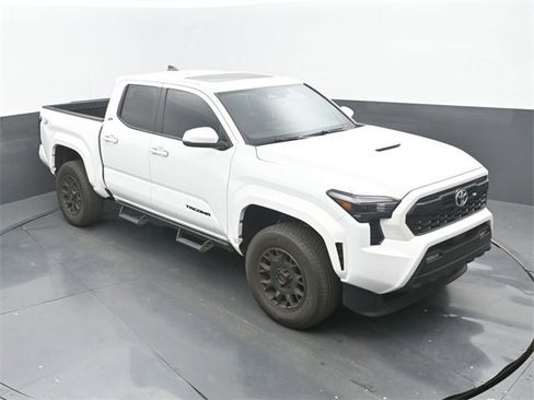 Used 2024 Toyota Tacoma TRD Sport w/ TRD Sport Upgrade Package image 13