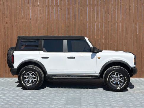 Used 2022 Ford Bronco Badlands image 12