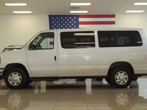 Used 2014 Ford E-350 and Econoline 350 XLT RWD image 17
