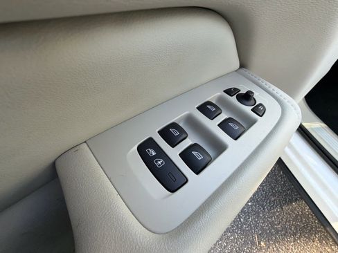 Certified 2023 Volvo XC60 B5 Plus image 26