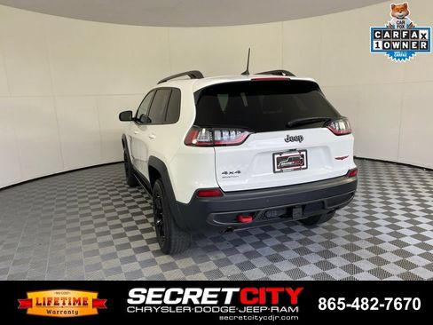 Used 2019 Jeep Cherokee Trailhawk AWD/4WD image 5