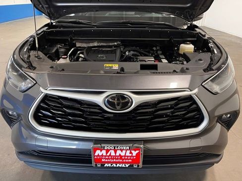 Used 2024 Toyota Highlander XLE AWD/4WD image 9