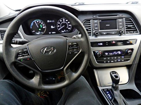 Used 2016 Hyundai Sonata SE image 17