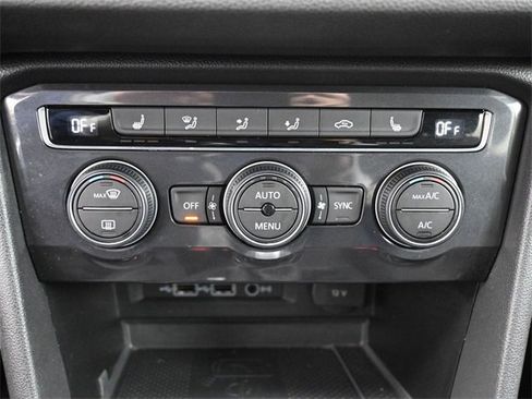 Used 2020 Volkswagen Tiguan SE w/ Panoramic Sunroof Package image 22