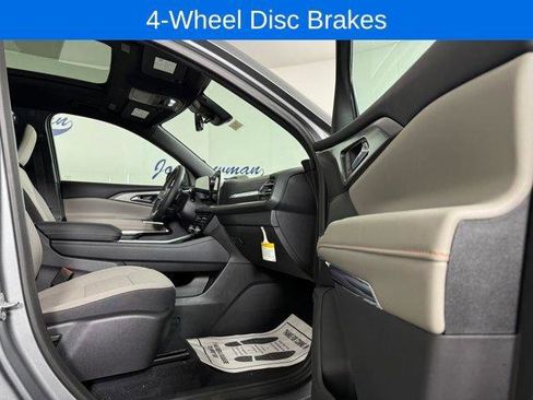 New 2026 Chevrolet Traverse LT w/ Sun and Wheel Package image 16