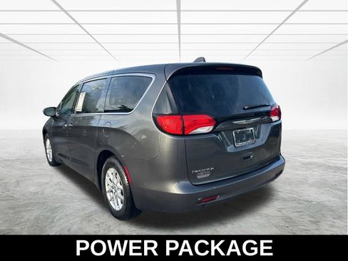 Used 2017 Chrysler Pacifica LX FWD image 7