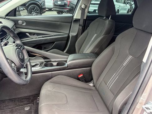 Used 2023 Hyundai Elantra SEL w/ Convenience Package FWD image 9