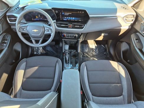Used 2024 Chevrolet TrailBlazer LT w/ Driver Confidence Package FWD image 17