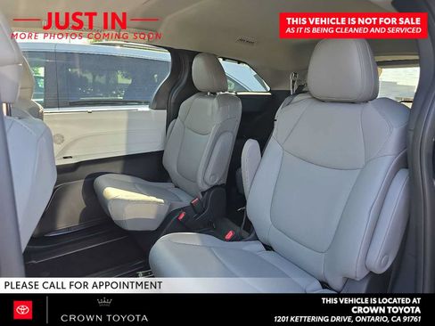Used 2026 Toyota Sienna XLE FWD image 9