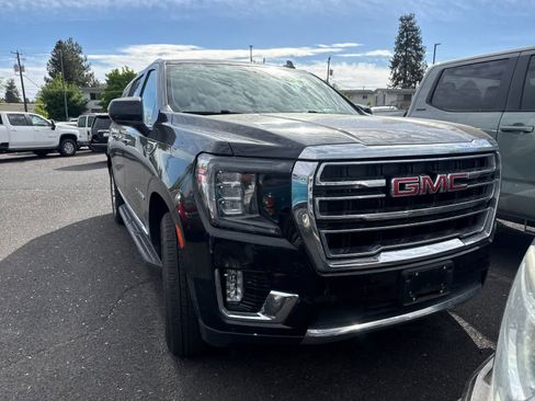 Used 2023 GMC Yukon XL SLT AWD/4WD image 3