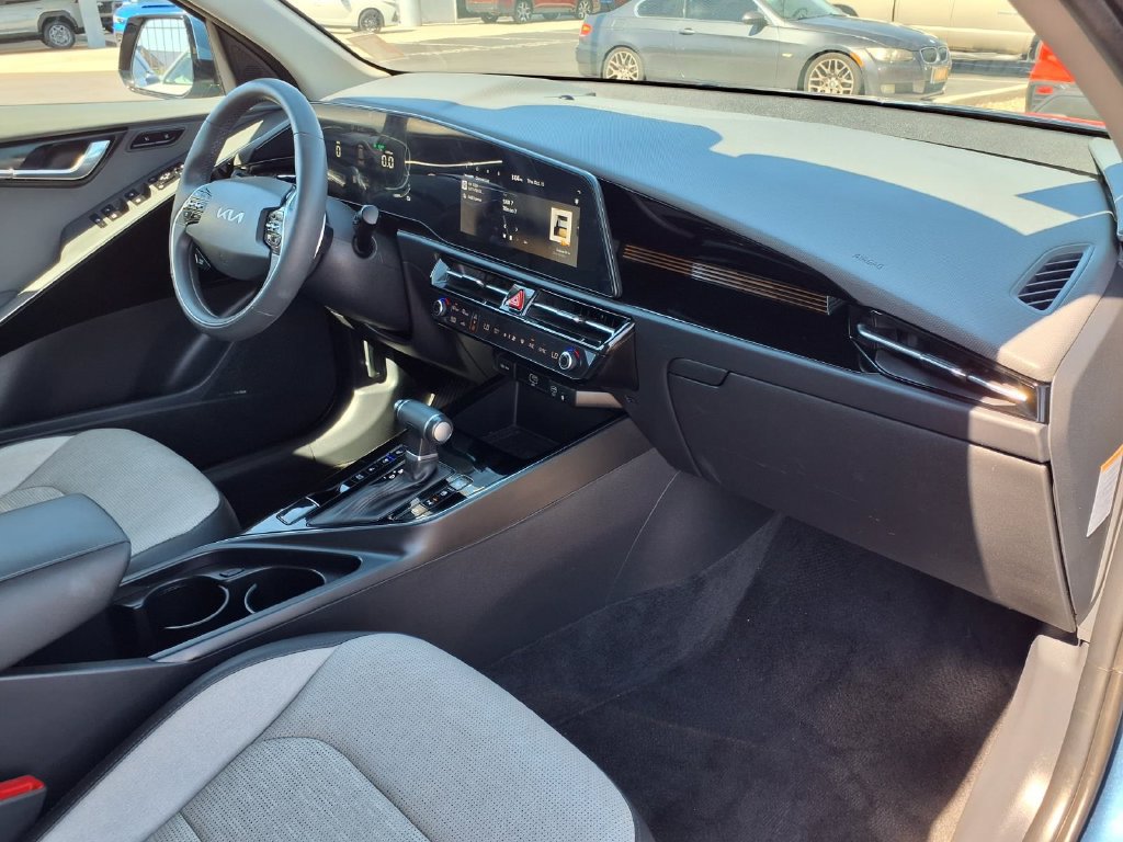 Used 2025 Kia Niro FWD image 18