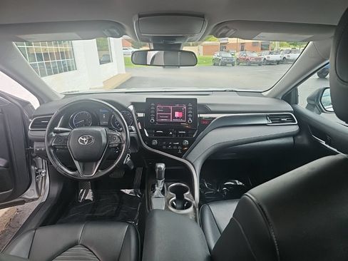 Used 2021 Toyota Camry SE FWD image 12