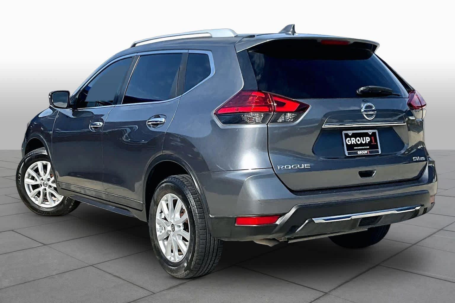 Used 2017 Nissan Rogue SV AWD/4WD image 11