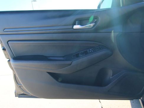 Used 2021 Nissan Altima 2.5 SR w/ SR Premium Package image 39