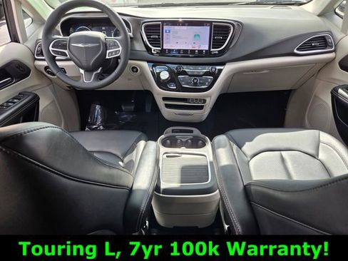 Certified 2024 Chrysler Pacifica Touring-L image 14