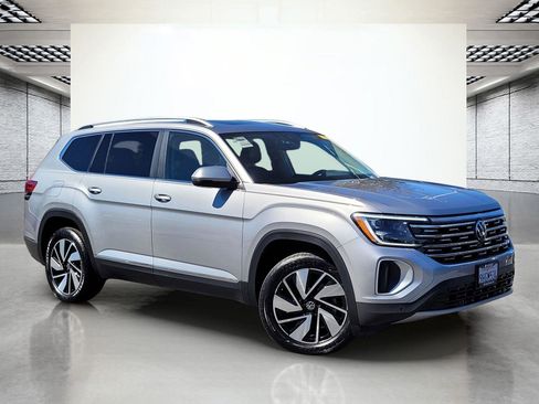 Used 2024 Volkswagen Atlas SEL image 2