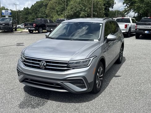 Used 2024 Volkswagen Tiguan S FWD image 3