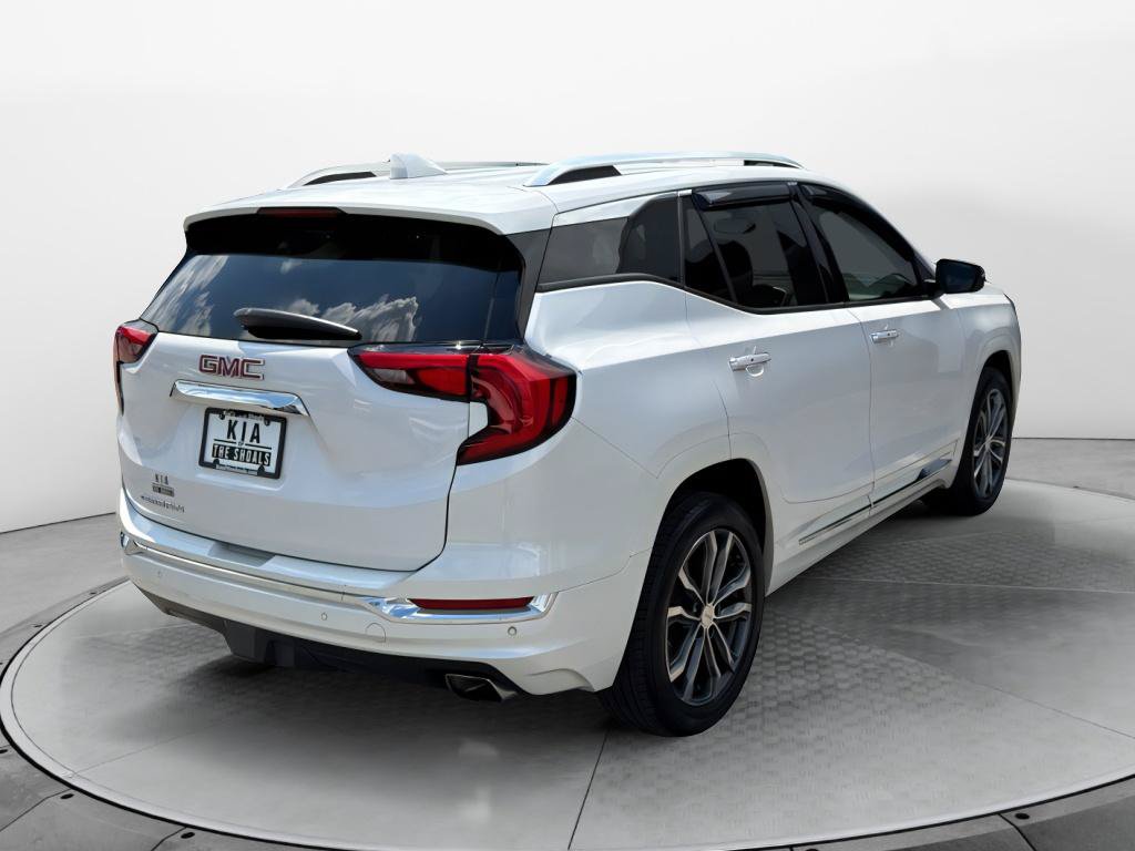 Used 2020 GMC Terrain Denali w/ Denali Premium Package FWD image 3