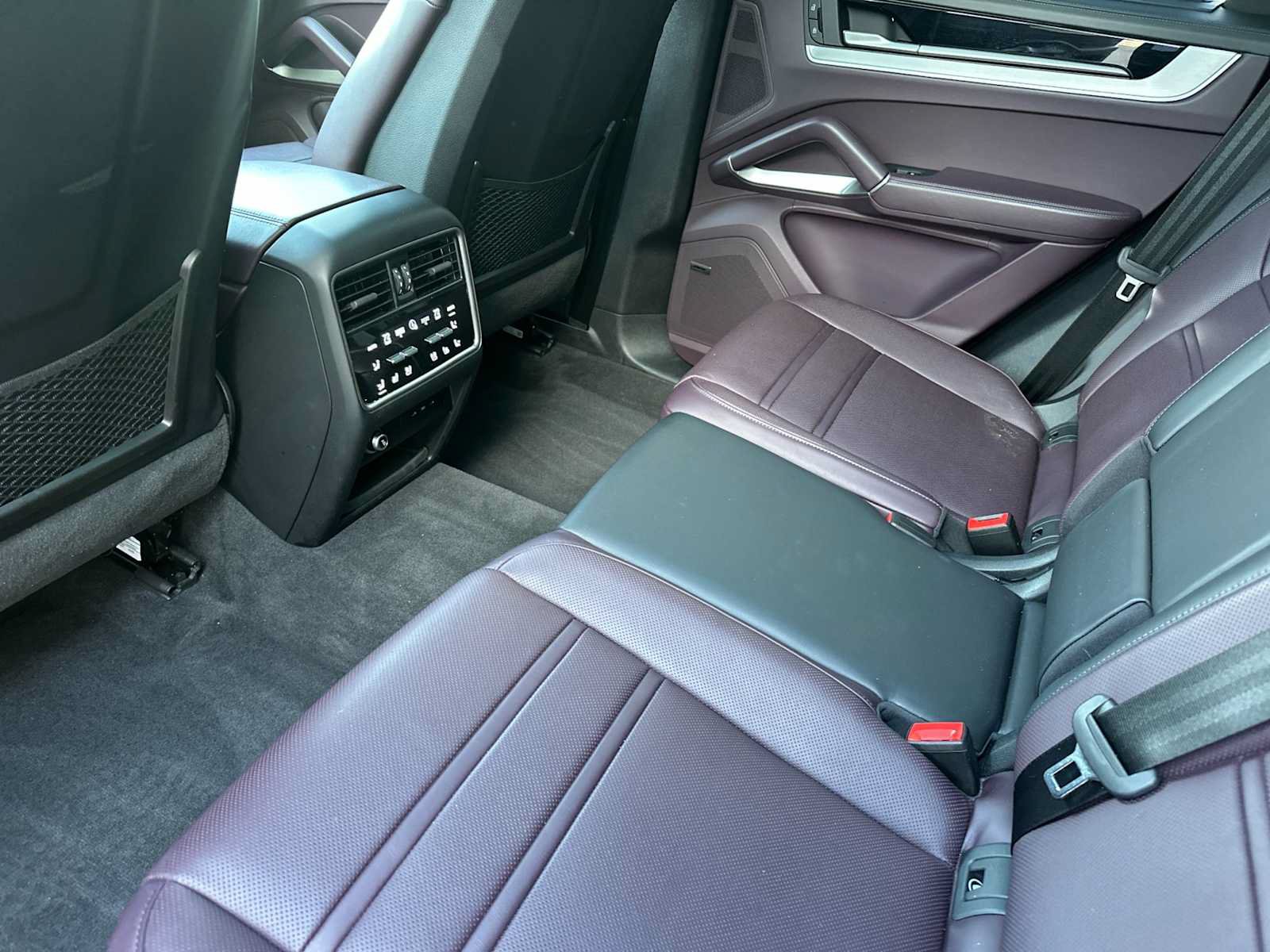 Certified 2024 Porsche Cayenne AWD/4WD image 14