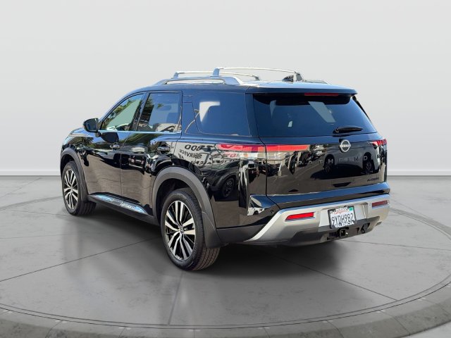 Certified 2025 Nissan Pathfinder Platinum w/ Black Appearance Package FWD image 5