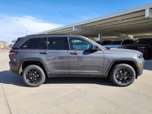 New 2026 Jeep Grand Cherokee Altitude AWD/4WD image 2