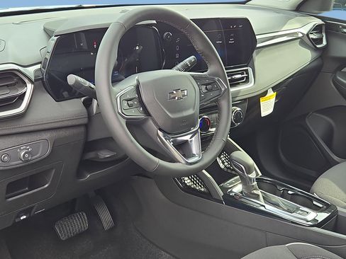 New 2026 Chevrolet TrailBlazer LT w/ Midnight Edition FWD image 11