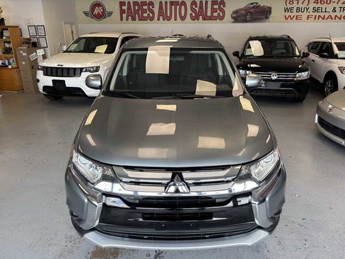 Used 2016 Mitsubishi Outlander SE image 1
