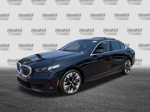 Certified 2025 BMW 530i RWD image 5