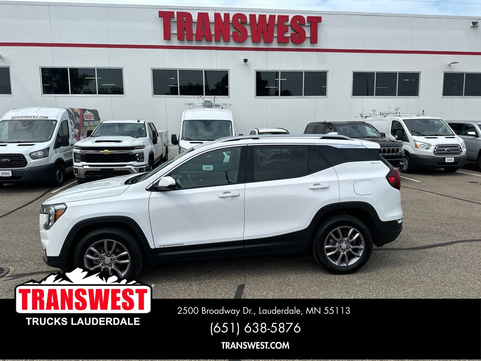 Used 2024 GMC Terrain SLT AWD/4WD image 2