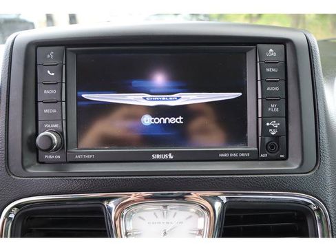 Used 2016 Chrysler Town & Country Touring w/ Driver Convenience Group image 13